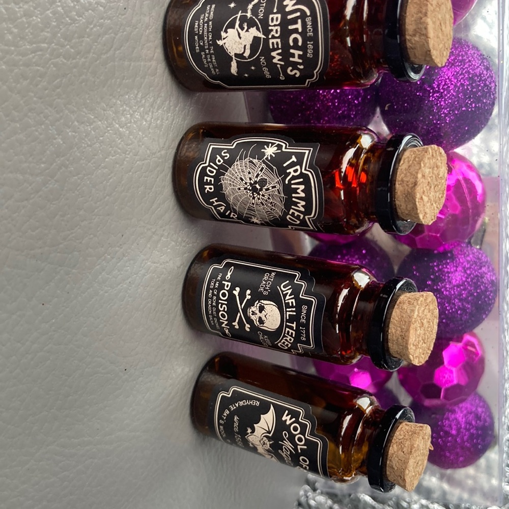 NWT mini witches brew bottles set of 4 poison Halloween decor glass - Picture 3 of 3